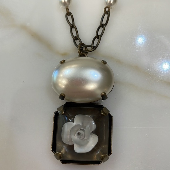 Vintage Babylon’s Paris Pearl/Acrylic Flower Necklace—Stunning! Rare! EUC!! - Picture 1 of 8